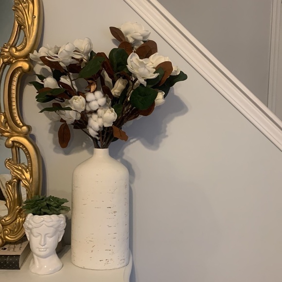 Magnolia 7 stems and one cotton greenery tall home decor realistic - Picture 4 of 11